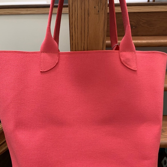 Rothy’s NWT Lightweight Tote in Ruby Grapefruit - Picture 5 of 6